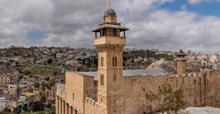 ফিলিস্তিনের ঐতিহাসিক মসজিদ বন্ধ করে দিলো ইসরায়েল, মুসলিমদের ওপর কারফিউ