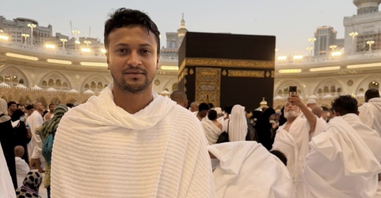 আল্লাহ যেন বাংলাদেশের মানুষকে নিরাপদে রাখেন: সাকিব