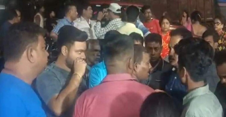 কলকাতার উত্তর ২৪ পরগনায় জয় বাংলা স্লোগান দেওয়ায় বৃদ্ধা ও যুবককে পিটুনি