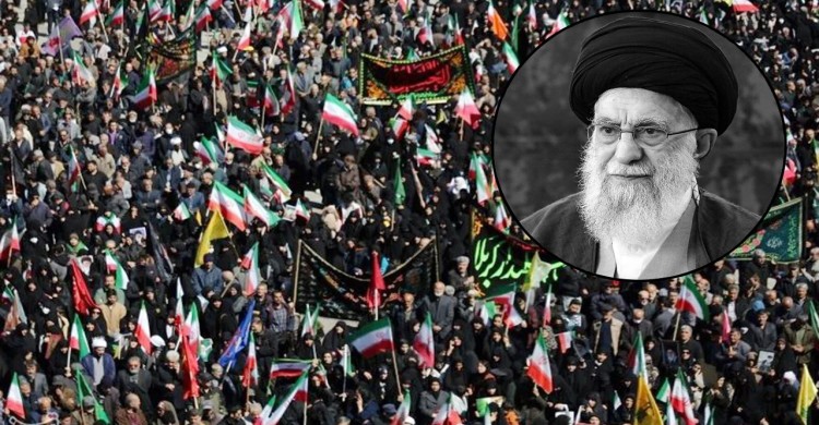 ইরানে আয়াতুল্লাহ আলি খামেনির স্মরণে জনতার ঢল