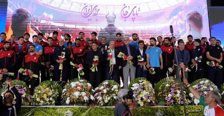 তেহরানে ইরানের ইরান ফুটবল দলের রাজকীয় বিদায় সংবর্ধনা