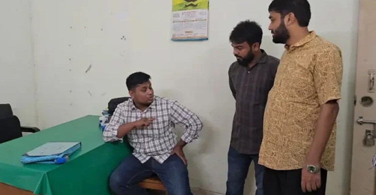 হঠাৎ হাসপাতাল পরিদর্শনে হাসনাত, অনুপস্থিত ৫ চিকিৎসককে শোকজ