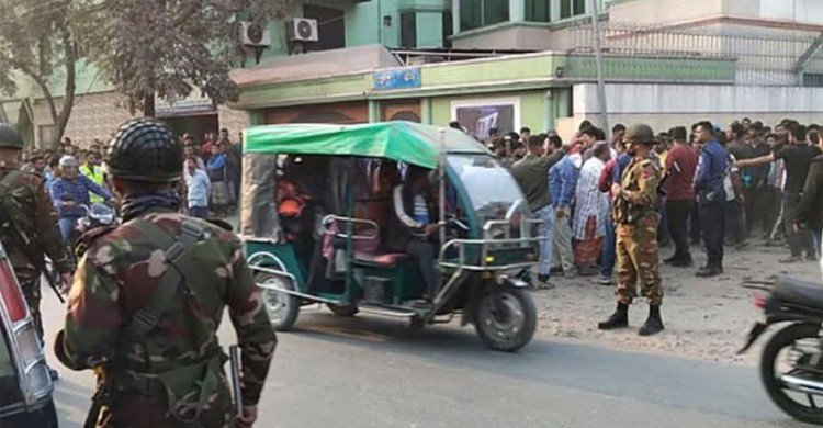 ১০ লাখ টাকা চাঁদা না পেয়ে আওয়ামী লীগ নেতার ওপর যুবদল কর্মীর হামলা