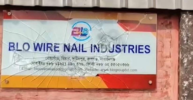 চাঁদা ‘না দেওয়ায়’ শারীরিক প্রতিবন্ধীর কারখানা ভাঙচুর, ট্রাকে করে পণ্য লুট