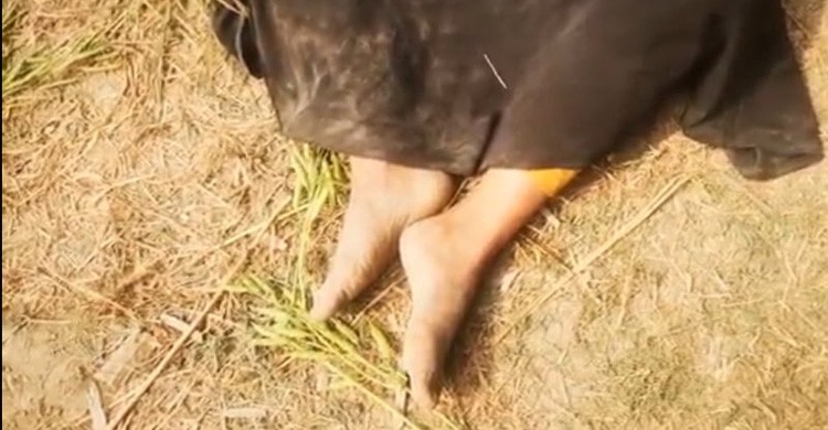 সংঘবদ্ধ ধর্ষণের শিকার কিশোরীকে বাবার সামনে থেকে তুলে নিয়ে হত্যা!