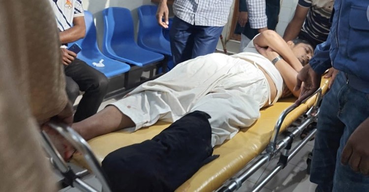 নিজের পিস্তলের গুলিতে পুলিশের এসআই গুলিবিদ্ধ