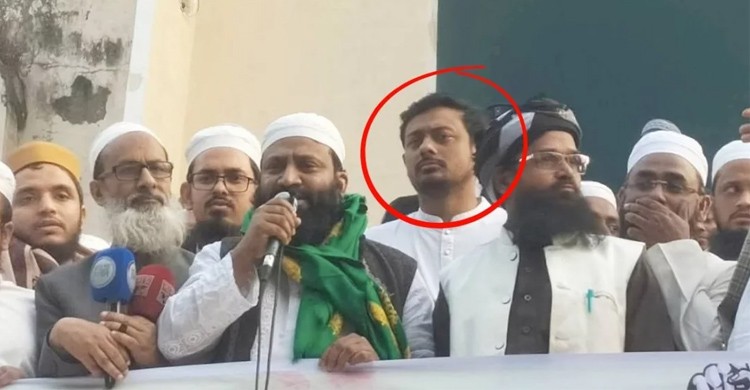 নিজের বিরুদ্ধেই ডাকা বিক্ষোভে উপস্থিত নাসীরুদ্দীন পাটওয়ারী