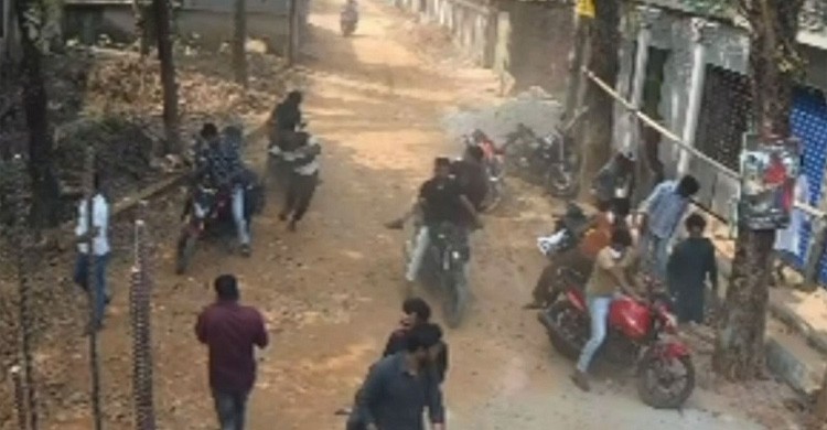 সাভারে ঝুট দখলচেষ্টা: এলাকাবাসীর ধাওয়া খেয়ে পালাল ছাত্রদল নেতাকর্মীরা