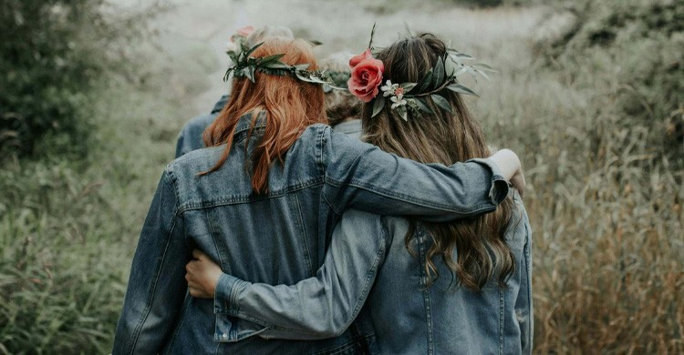 প্রকাশ্যে চুমু খাওয়ার অভিযোগে উগান্ডায় দুই তরুণী গ্রেপ্তার