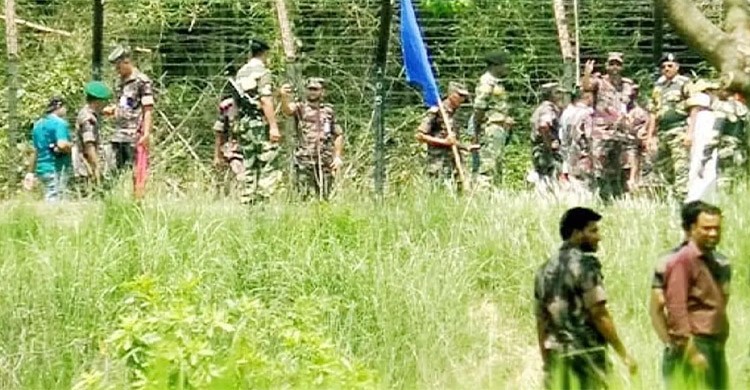 আবারও সীমান্তে কাঁটাতারের বেড়া বসানোর চেষ্টা, বিজিবির বাধায় পিছু হটল বিএসএফ