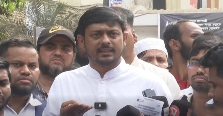 খুব বিপদে আছি, কোথাও গেলে এক পাশে যুবদল দাঁড়ায়, আরেক পাশে ছাত্রদল: নাসীরুদ্দীন