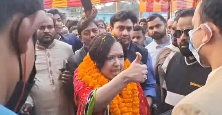 ম্যাজিস্ট্রেটকে ‘বুড়ো আঙুল’ দেখিয়ে হুমকি, রুমিন ফারহানাকে তলব