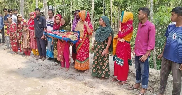 সন্তানের মরদেহ নিয়ে প্রেমিকের বিচারের দাবিতে মায়ের মানববন্ধন