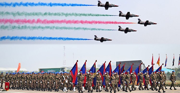 দীর্ঘ ১৮ বছর পর স্বাধীনতা ও জাতীয় দিবসে বর্ণাঢ্য কুচকাওয়াজ অনুষ্ঠিত