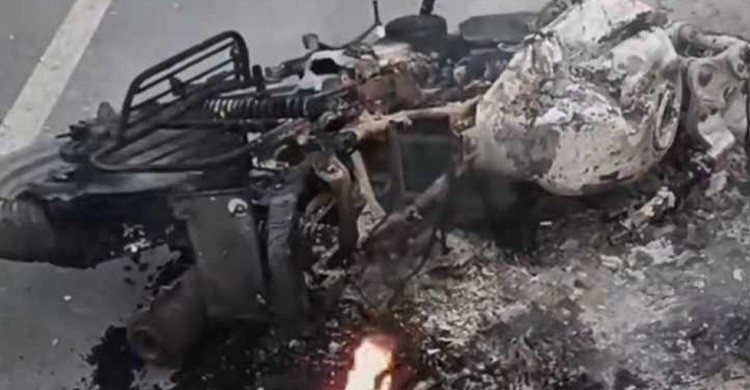 নারায়ণগঞ্জে ছিনতাইয়ের সময় গণপিটুনিতে যুবক নিহত, মোটরসাইকেলে আগুন