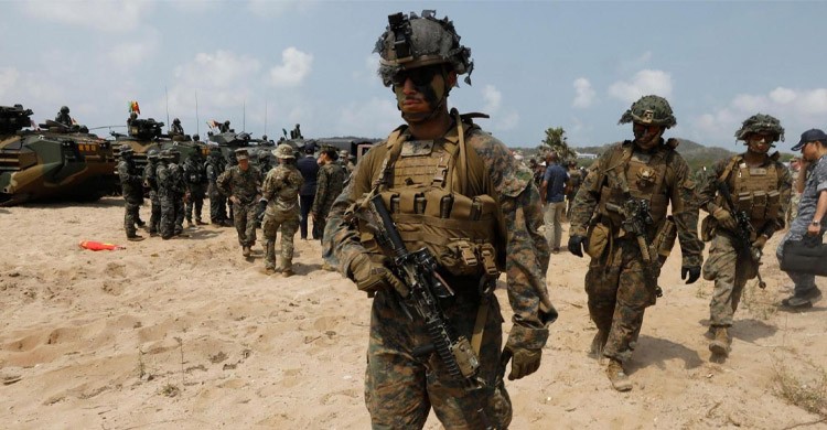 ইরানে ঢুকতে যুদ্ধজাহাজ নিয়ে রওনা হয়েছে মার্কিন সেনারা