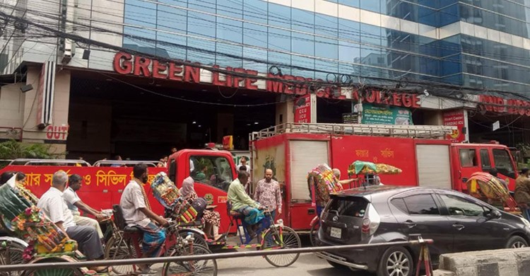 রাজধানীর গ্রিন লাইফ হাসপাতালে আগুন