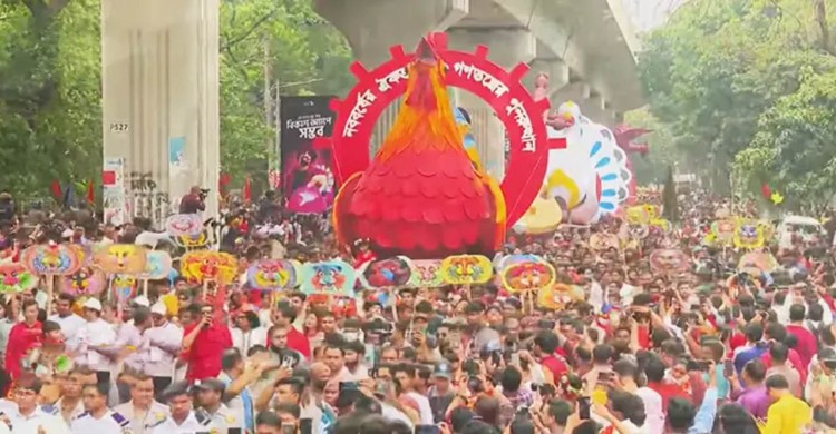 বর্ণিল আয়োজনে বর্ষবরণ: চারুকলা থেকে বৈশাখী শোভাযাত্রায় জনসমুদ্র