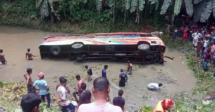 কুষ্টিয়ায় বাস-ট্রাক মুখোমুখি সংঘর্ষে নিহত ৪, আহত অন্তত ২০