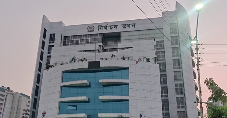 একযোগে ইসির ১১২ কর্মকর্তাকে বদলি
